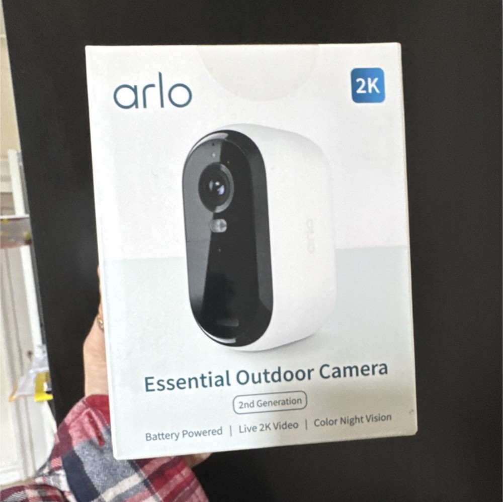 Arlo Essential Outdoor 2nd Gen 2K Wireless Battery Camera Color Night Vision