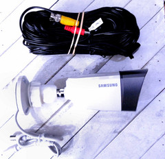 Samsung SDC-7340BCN Weather-Resistant Night Vision Camera / 720 TVLs + BNC Cable