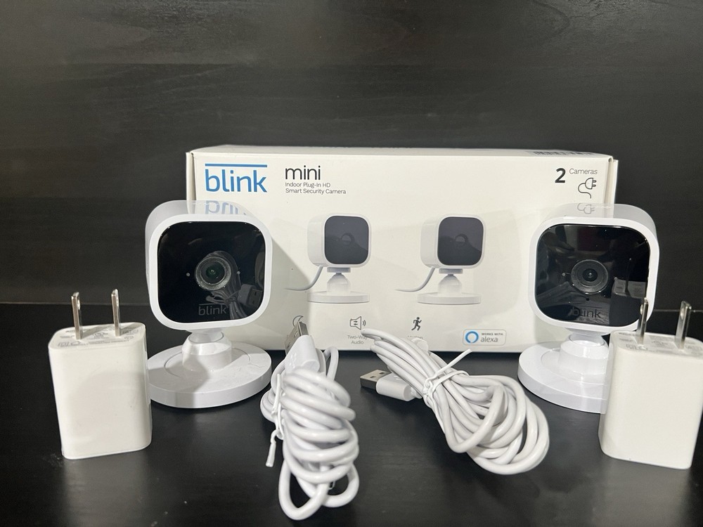 (2 Pack)Blink Mini Indoor Plug-In HD Security Cameras (White) w/ Extras