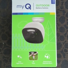 myQ 2K Wireless Outdoor Battery Camera Color Night Vision Spotlight MYQ-C39VXXW