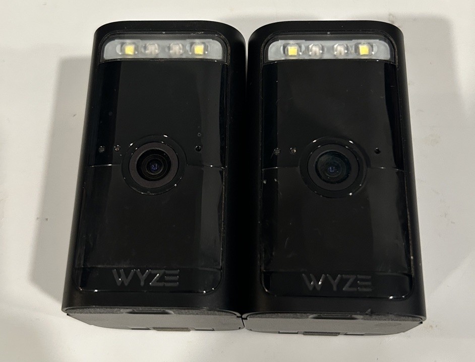 2 Wyze Battery Cam Pro WYZECOP Security Camera Wireless 2k HDR Motion Detection